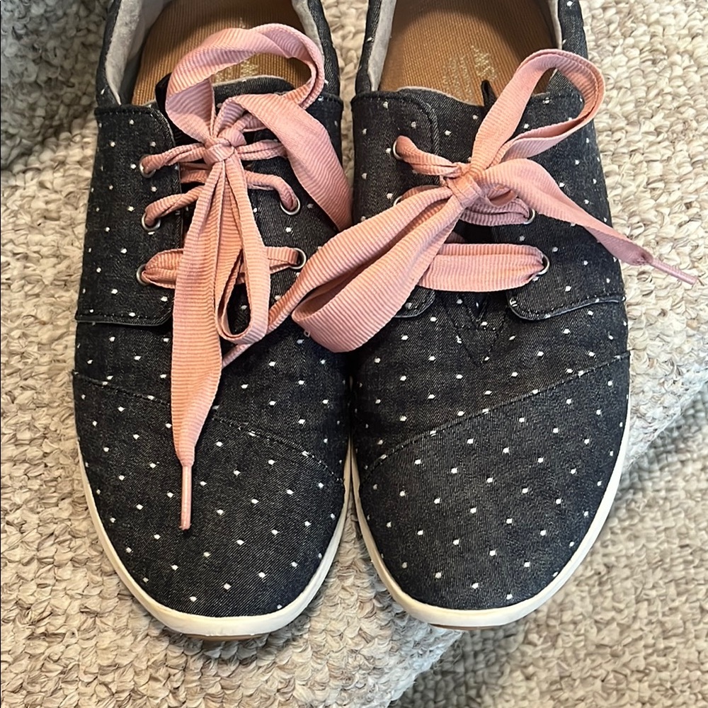 Toms Ribbon Tie Sneakers 💕 - Picture 4 of 8